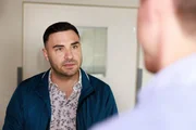 Easy (Lars Steinhöfel, l.) ist zutiefst verletzt, als Ringo es vehement ablehnt, mit ihm nach Hause zu kommen. Easy (Lars Steinhöfel, l.) ist zutiefst verletzt, als Ringo es vehement ablehnt, mit ihm nach Hause zu kommen.