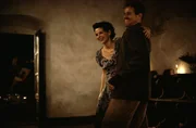 Hana (Juliette Binoche) and David Caravaggio (Willem Dafoe).