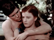 Drew (Tony Becker, l.) möchte eine ganze Nacht mit Elizabeth (Kami Cotler, r.) verbringen. Sie zögert. Drew (Tony Becker, l.) möchte eine ganze Nacht mit Elizabeth (Kami Cotler, r.) verbringen. Sie zögert.