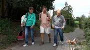 Steffen und Ronny wollen mit Nachbarin Elke neue Blumen für den Garten besorgen und gehen dafür in den Baumarkt. Steffen und Ronny wollen mit Nachbarin Elke neue Blumen für den Garten besorgen und gehen dafür in den Baumarkt.