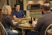 (v.l.n.r.) Audrey McAllister (Rachel Bay Jones); Georgie Cooper (Montana Jordan); Jim McAllister (Will Sasso) (v.l.n.r.) Audrey McAllister (Rachel Bay Jones); Georgie Cooper (Montana Jordan); Jim McAllister (Will Sasso)