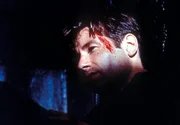 Mulder (David Duchovny) ist in Russland in ein Arbeitslager geraten, womit den Insassen merkwürdige Experimente gemacht werden. Mulder (David Duchovny) ist in Russland in ein Arbeitslager geraten, womit den Insassen merkwürdige Experimente gemacht werden.