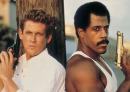 L-R: Capt. Matt Hunter (Michael Dudikoff) und Larry Richards (Steve James)