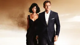 Nach dem Tod seiner Geliebten fahndet Agent James Bond nach der international operierenden Organisation "Quantum" und st&ouml;&szlig;t auf Schurken, die in Bolivien den Sturz der Regierung planen...  (Foto: Olga Kurylenko; Daniel Craig)Nach dem Tod seiner Geliebten fahndet Agent James Bond nach der international operierenden Organisation "Quantum" und stĂ&para;Ăźt auf Schurken, die in Bolivien den Sturz der Regierung planen...  (Foto: Olga Kurylenko; Daniel Craig)