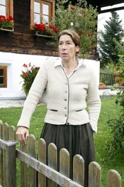 Adele Neuhauser (Julie). Adele Neuhauser (Julie).