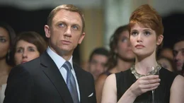 Nach seiner Suspendierung versucht James Bond (Daniel Craig) mit Hilfe von Agent Fields (Gemma Arterton) an Dominic Greene heranzukommen, und herauszufinden, was dieser plant.