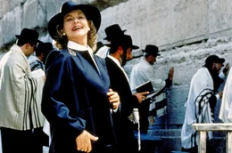 Eine Reise in den Nahen Osten wird f&uuml;r die scharfz&uuml;ngige Abgeordnete Lady Westholme (Lauren Bacall) unvermittelt zu einer Begegnung mit dem Tod.