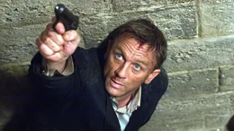 Agent 007 (Daniel Craig) hat das Ziel im Visier..Agent 007 (Daniel Craig) hat das Ziel im Visier..