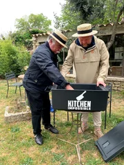 Sascha Stemberg (r.) und Walter Stemberg in Gordes, Frankreich. Sascha Stemberg (r.) und Walter Stemberg in Gordes, Frankreich.