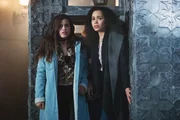 Maggie Vera (Sarah Jeffery, l.); Macy Vaughn (Madeleine Mantock, r.) Maggie Vera (Sarah Jeffery, l.); Macy Vaughn (Madeleine Mantock, r.)