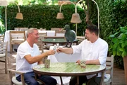 Alain Weissgerber (l.) und Tim Mälzer in Schützen am Gebirge Alain Weissgerber (l.) und Tim Mälzer in Schützen am Gebirge