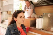 Kayas (Shirin Soraya) Sorge um Tina w&auml;chst weiter.