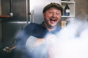 Ist Margarine eine gesunde Alternative zur Butter? Um aus fl&uuml;ssigem &Ouml;l ein ansehnliches Streichfett f&uuml;r den Fr&uuml;hst&uuml;ckstisch zu machen, greift Sebastian Lege zum Feuerl&ouml;scher.