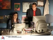 Wird sie bei ihm einziehen oder sich für einen Job in Dubai entscheiden? In der Beziehung von Delilah (Margo Harshman, l.) und McGee (Sean Murray, r.) ändert sich so einiges ... Wird sie bei ihm einziehen oder sich für einen Job in Dubai entscheiden? In der Beziehung von Delilah (Margo Harshman, l.) und McGee (Sean Murray, r.) ändert sich so einiges ...