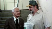 Mr. Zelenka (Lew Ayres) und Mark (Victor French) reden &uuml;ber Sch&uuml;ler.
