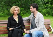ARD STURM DER LIEBE FOLGE 1615. Konstantin (Moritz Tittel, r.) steht Natascha (Melanie Wiegmann, l.) bei, während Marlene operiert wird. ARD STURM DER LIEBE FOLGE 1615. Konstantin (Moritz Tittel, r.) steht Natascha (Melanie Wiegmann, l.) bei, während Marlene operiert wird.