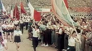 1949 – 1952: Die Berlin-Blockade endet, doch die doppelte Staatsgründung zerreißt die Stadt immer mehr. Zehntausende Berliner werden zu Grenzgängern zwischen Ost und West. Eine Berlin-Chronik der Superlative: Von der Nachkriegszeit bis in die Gegenwart, 1945 – 2020. Insgesamt 64 Folgen pralles Berlin. - Weltfestspiele der Jugend und Studenten in Ost-Berlin. 1949 – 1952: Die Berlin-Blockade endet, doch die doppelte Staatsgründung zerreißt die Stadt immer mehr. Zehntausende Berliner werden zu Grenzgängern zwischen Ost und West. Eine Berlin-Chronik der Superlative: Von der Nachkriegszeit bis in die Gegenwart, 1945 – 2020. Insgesamt 64 Folgen pralles Berlin. - Weltfestspiele der Jugend und Studenten in Ost-Berlin.