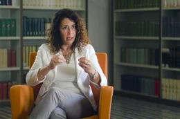 Fassadentypen, unterschiedliche S&auml;ulenordungen, T&uuml;rb&ouml;gen und Fenstersimse: Die Restauratorin und Architekturhistorikerin Maria Mercedes Bares forscht seit vielen Jahren in Noto und findet immer noch &Uuml;berraschendes.