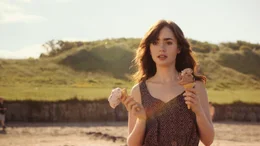 Rosie Dunne (Lily Collins)