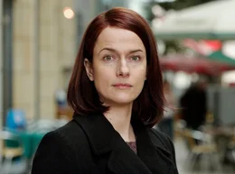 Bettina (Claudia Michelsen)