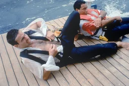 Wird es Alex (Jason Patric, l.) und Juliano (Temuera Morrison, r.) gelingen, den Aufprall des Kreuzfahrtschiffes auf einen &Ouml;ltanker zu verhindern?