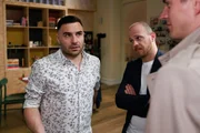 Easy (Lars Steinhöfel, l.) gibt Ringo (Timothy Boldt, r.) tapfer Raum für sich, auch wenn er seinem Mann am liebsten nicht von der Seite weichen würde. In der Mitte Tobias (Patrick Müller) Easy (Lars Steinhöfel, l.) gibt Ringo (Timothy Boldt, r.) tapfer Raum für sich, auch wenn er seinem Mann am liebsten nicht von der Seite weichen würde. In der Mitte Tobias (Patrick Müller)