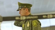 Ein Polizist am Flughafen in Bogotá Ein Polizist am Flughafen in Bogotá