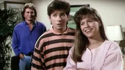 Susie (Lisa Picotte), Howie (David Kaufman) und Jonathan (Michael Landon) bei der Schulbeh&ouml;rde.