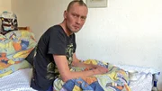 Heiko (41) trinkt nach wie vor und konsumiert harte Drogen. Heiko (41) trinkt nach wie vor und konsumiert harte Drogen.