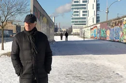 Mit fast 140 Filmen hat Armin Mueller-Stahl Filmgeschichte geschrieben und es als einer der wenigen Deutschen geschafft, ein gefeierter Hollywoodschauspieler zu werden.