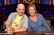 Rateteam-Kapit&auml;n Bernhard Ho&euml;cker (l.) mit der Journalistin und Moderatorin Anne Gesthuysen (r.).