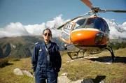 Priya Adhikari ist Nepals einzige Helikopterpilotin, die in den extremen Höhen des Himalayas fliegt. Häufig sind ihre Flüge Rettungseinsätze, um verunglückte Bergsteiger in Sicherheit zu bringen. Priya Adhikari ist Nepals einzige Helikopterpilotin, die in den extremen Höhen des Himalayas fliegt. Häufig sind ihre Flüge Rettungseinsätze, um verunglückte Bergsteiger in Sicherheit zu bringen.
