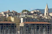 Marseille hatte der armenischen Familie des späteren Filmemachers Henri Verneuil in den 1920er Jahren Asyl gewährt. In den 1990er Jahren verarbeitete er die schwierige Integration der Eltern in seinen beiden letzten Filmen. Marseille hatte der armenischen Familie des späteren Filmemachers Henri Verneuil in den 1920er Jahren Asyl gewährt. In den 1990er Jahren verarbeitete er die schwierige Integration der Eltern in seinen beiden letzten Filmen.