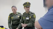 Polizeibeamter erklärt, dass Drogen im Gepäck gefunden wurden am Flughafen in Bogotá. Polizeibeamter erklärt, dass Drogen im Gepäck gefunden wurden am Flughafen in Bogotá.