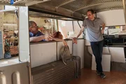Auf und davon Staffel 12 Folge 5 Mirabelle und Alain lassen ihren HY zum Kaffeemobil umbauen. Auf und davon Staffel 12 Folge 5 Mirabelle und Alain lassen ihren HY zum Kaffeemobil umbauen.