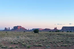 Eine Landschaft, die wir aus vielen Filmen kennen: das Monument Valley an der Grenze von Arizona und Utah
