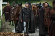 Jasper Tudor (Vincent Regan, l.); Lord Strange (Nicholas Audsley, r.)
