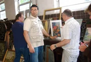 Experte Sükrü (Mitte) steht Erwin (li.) mit Rat und Tat zur Seite. Experte Sükrü (Mitte) steht Erwin (li.) mit Rat und Tat zur Seite.