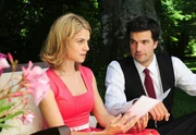 Konstantin (Moritz Tittel, r.) rät Marlene (Lucy Scherer, l.) dringend zu der Operation an ihrem Bein. Konstantin (Moritz Tittel, r.) rät Marlene (Lucy Scherer, l.) dringend zu der Operation an ihrem Bein.