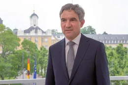 Prof. Dr. Stephan Harbarth ist der Pr&auml;sident des Bundesverfassungsgerichts.