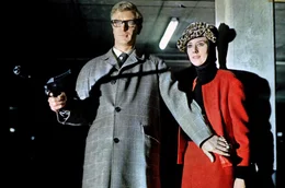Mit seiner Verk&ouml;rperung des Geheimagenten und Anti-Helden Harry Palmer macht Michael Caine sogar James Bond Konkurrenz.