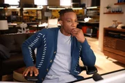 Zeke Wallace (Arlen Escarpeta)