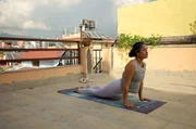 Yoga entdeckte Priya bei der Teilnahme an der „Miss Nepal“-Wahl 2008 und praktiziert es seitdem regelmäßig. Yoga entdeckte Priya bei der Teilnahme an der „Miss Nepal“-Wahl 2008 und praktiziert es seitdem regelmäßig.