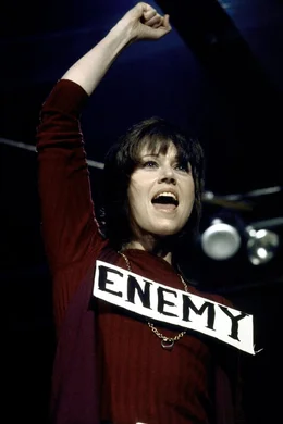 Jane Fonda ist alles in einem: Erbin von Hollywoods Starsystem und Muse des franz&ouml;sischen Autorenfilms, Oscarpreistr&auml;gerin und Aktivistin, Feministin und Aerobic-Queen.