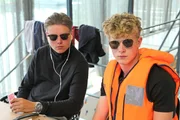 Casino Royal in der Jungs-WG: Jeppe (l.) und Mark (r.) setzen aufs Ganze. Wer wird gewinnen? Casino Royal in der Jungs-WG: Jeppe (l.) und Mark (r.) setzen aufs Ganze. Wer wird gewinnen?