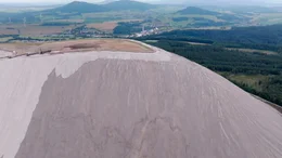 Die Salzhalden von Kali und Salz (K+S) belasten die Werra.