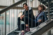 Nino (Luca Castellano) ist froh, dass er sich mit seiner Tante Titti (Elena Radonicich) inzwischen gut versteht.