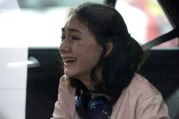 Brendts Tochter Josefine (Emily Kusche) ist krank vor Angst. Auch unter ihrem Sitz soll sich eine Bombe befinden.