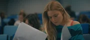 Charlie (Roos Dickmann) ist schockiert: Wegen der Behandlungen in der Kinderwunschklinik hat sie ihr Studium vernachlässigt und droht bei einer wichtigen Klausur zu scheitern. Charlie (Roos Dickmann) ist schockiert: Wegen der Behandlungen in der Kinderwunschklinik hat sie ihr Studium vernachlässigt und droht bei einer wichtigen Klausur zu scheitern.