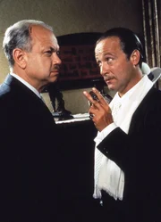 Von links: Karl Grandauer (J&ouml;rg Hube) und Metzger-Willy (Erich Hallhuber jun.).